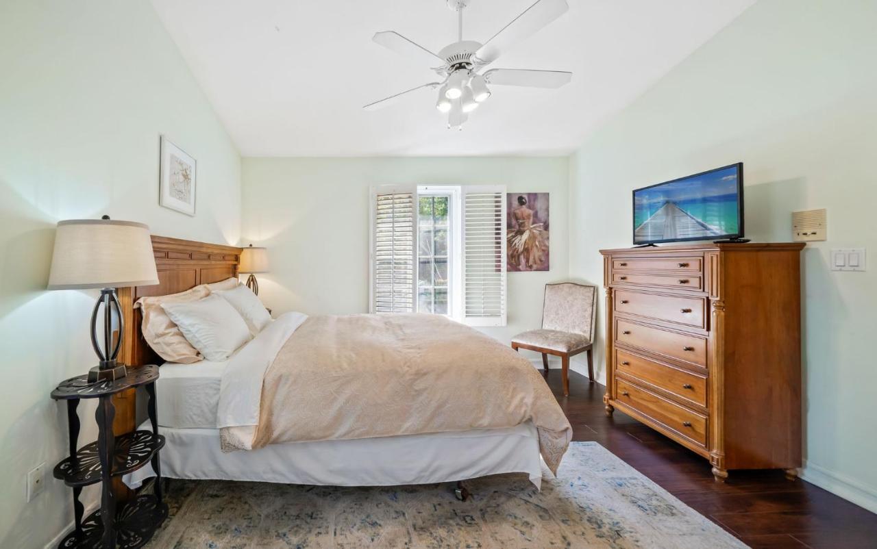 Hollywood Hills Homestay ロサンゼルス エクステリア 写真