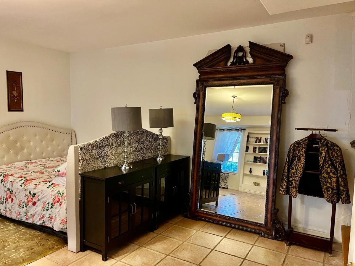 Hollywood Hills Homestay ロサンゼルス エクステリア 写真